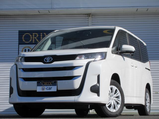 令和4年9月初年度登録の4WD・白のノアが入庫いたしました。お気軽にお問い合わせください♪