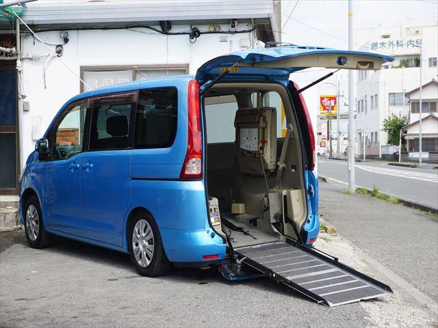 福祉車両チェアキャブスロープ車いす2名