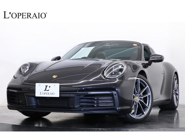 通常のカブリオレと比べて、大型のリアガラスが採用された専用デザインとなり、芸術的なエクステリア...