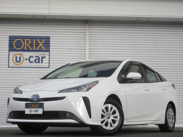 令和2年9月登録の4WD・シロのプリウスが入庫いたしました。お気軽にお問い合わせください♪