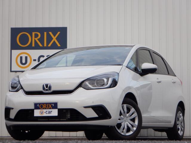 令和4年3月初年度登録の2WD・白のフィットe:HEVが入庫致しました!お気軽にお問い合わせく...