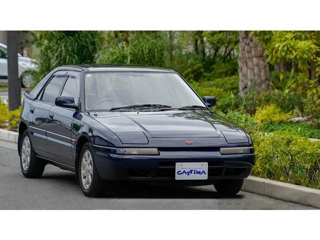 マツダファミリアアスティナです。 今や少なくなったリトラクタブルライトのクルマです。 エンジン...
